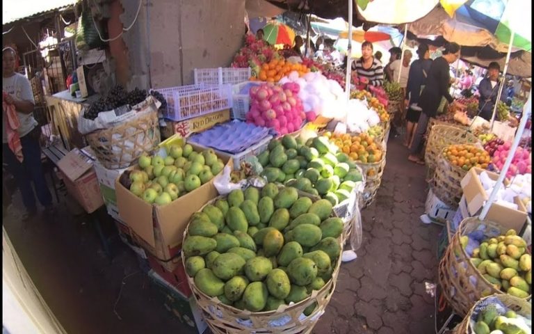 The Largest Traditional Market in Singaraja - Lovina Bali Taxi Service